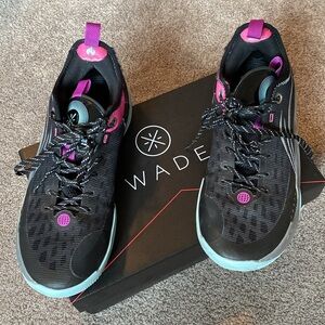 Men’s Dwyane Wade, DW-808 On Court basketball shoe, size 9 Li-Ning